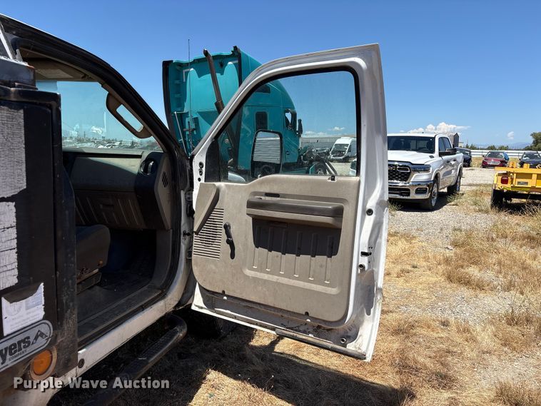image for item YA3750 2010 Ford F350 Super Duty flatbed pickup truck