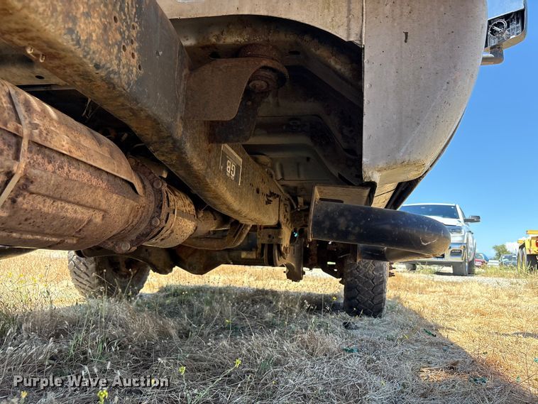 image for item YA3750 2010 Ford F350 Super Duty flatbed pickup truck