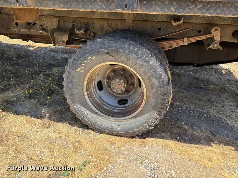 image for item YA3750 2010 Ford F350 Super Duty flatbed pickup truck