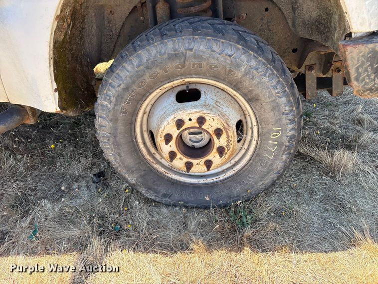 image for item YA3750 2010 Ford F350 Super Duty flatbed pickup truck