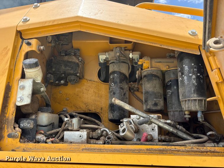 image for item YA3760 2019 John Deere 1050K dozer