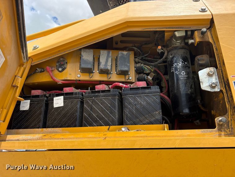 image for item YA3760 2019 John Deere 1050K dozer
