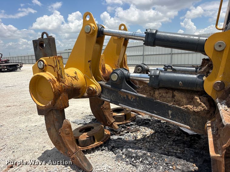 image for item YA3760 2019 John Deere 1050K dozer