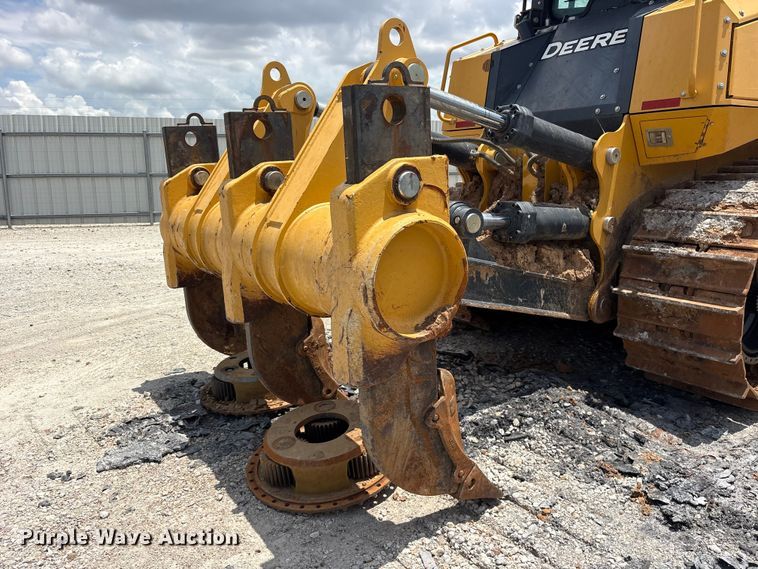 image for item YA3760 2019 John Deere 1050K dozer