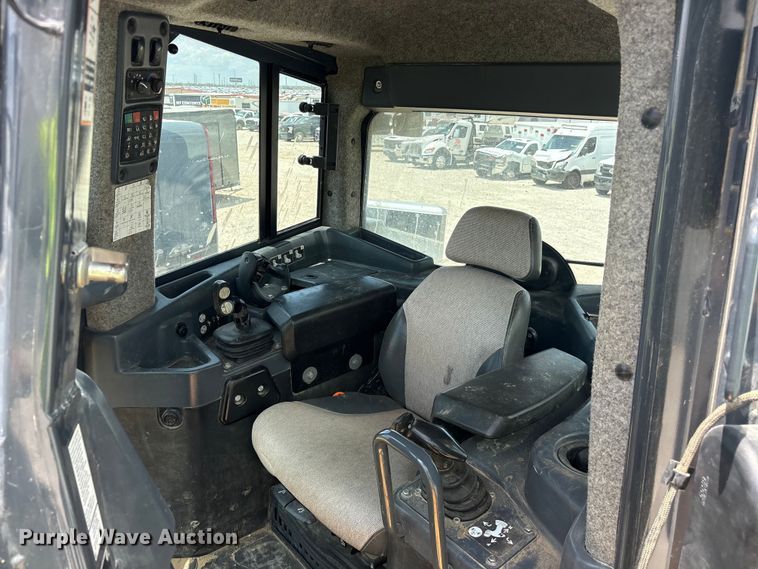 image for item YA3760 2019 John Deere 1050K dozer