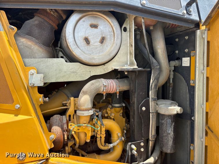 image for item YA3760 2019 John Deere 1050K dozer