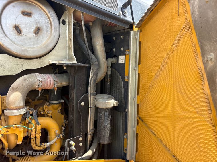 image for item YA3760 2019 John Deere 1050K dozer