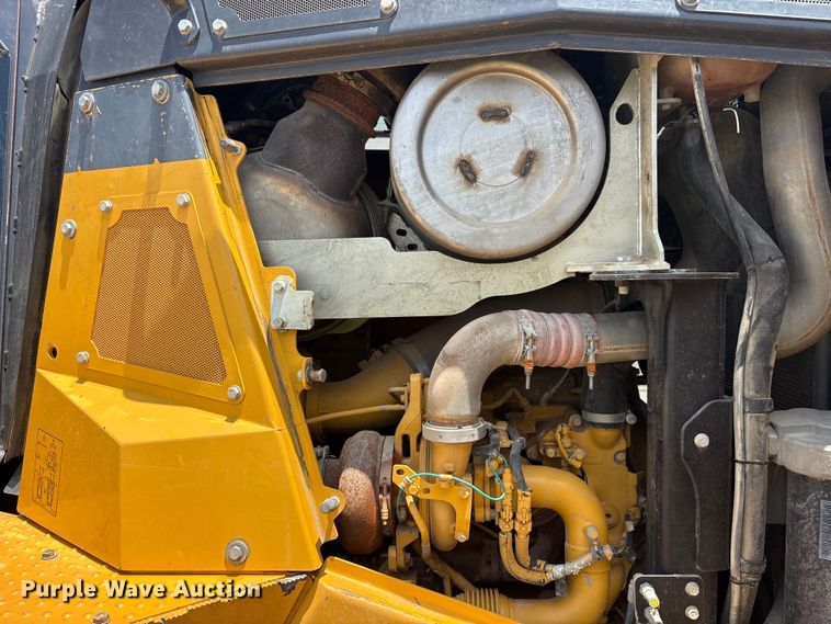 image for item YA3760 2019 John Deere 1050K dozer