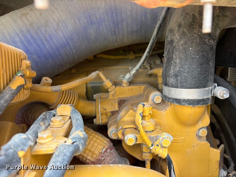 image for item YA3760 2019 John Deere 1050K dozer
