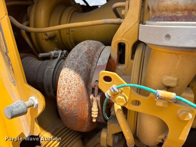 image for item YA3760 2019 John Deere 1050K dozer