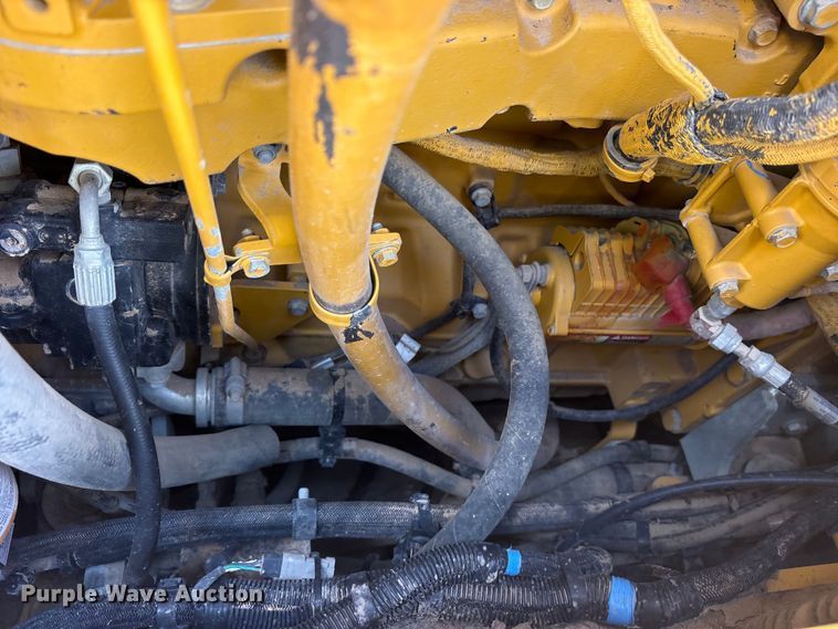 image for item YA3760 2019 John Deere 1050K dozer