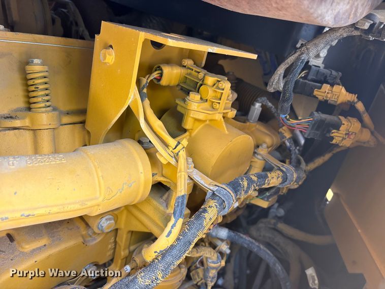 image for item YA3760 2019 John Deere 1050K dozer
