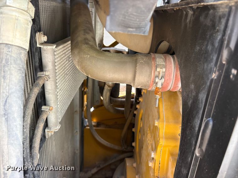 image for item YA3760 2019 John Deere 1050K dozer
