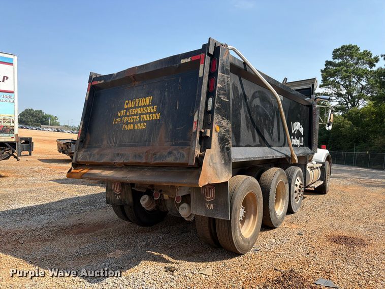 image for item YA3811 2006 Kenworth T8 dump truck