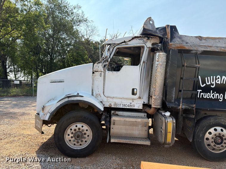 image for item YA3811 2006 Kenworth T8 dump truck