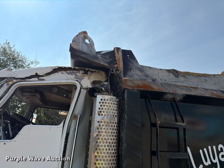 image for item YA3811 2006 Kenworth T8 dump truck