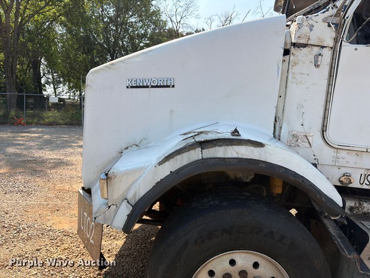 image for item YA3811 2006 Kenworth T8 dump truck
