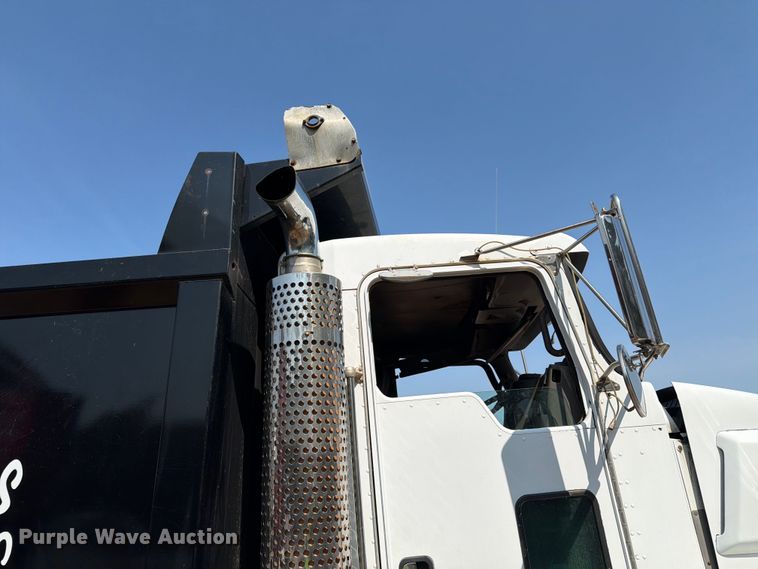 image for item YA3811 2006 Kenworth T8 dump truck