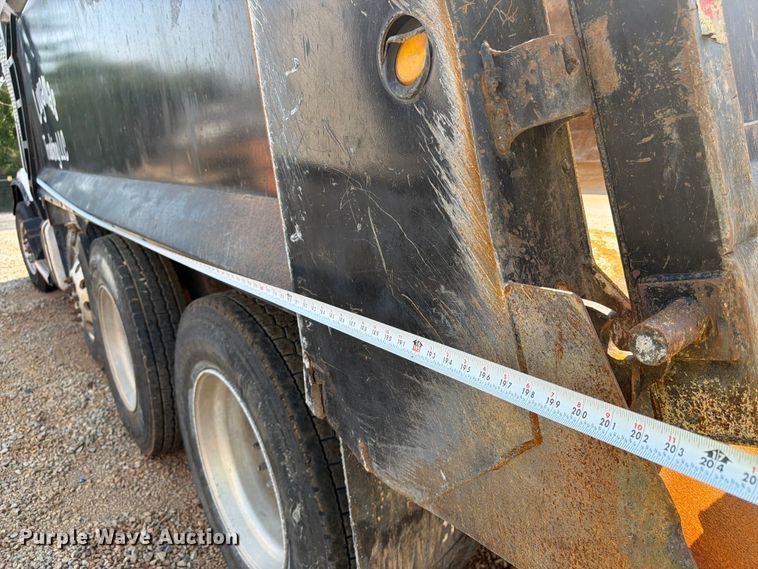image for item YA3811 2006 Kenworth T8 dump truck