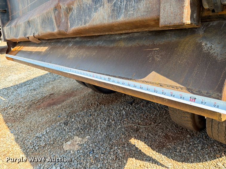 image for item YA3811 2006 Kenworth T8 dump truck