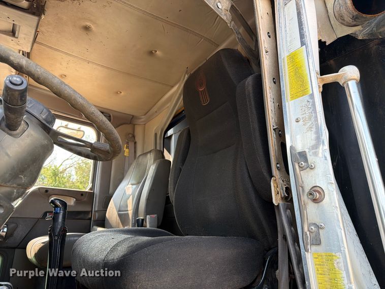image for item YA3811 2006 Kenworth T8 dump truck