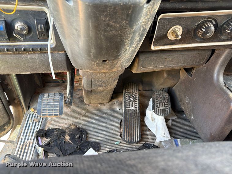 image for item YA3811 2006 Kenworth T8 dump truck
