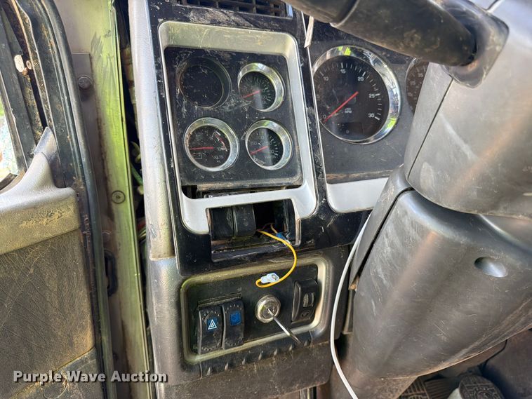 image for item YA3811 2006 Kenworth T8 dump truck