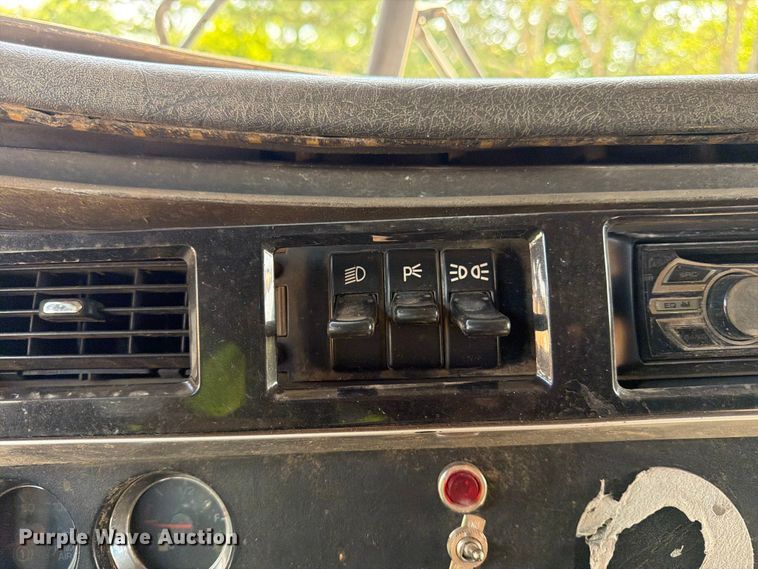 image for item YA3811 2006 Kenworth T8 dump truck