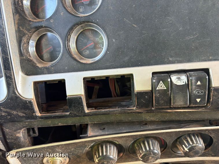 image for item YA3811 2006 Kenworth T8 dump truck