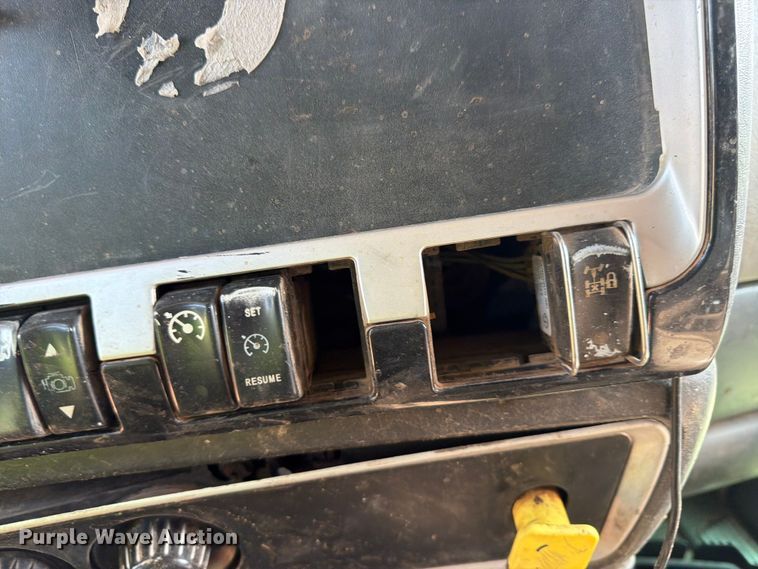 image for item YA3811 2006 Kenworth T8 dump truck
