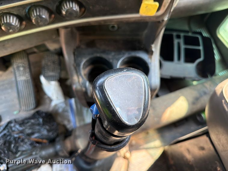 image for item YA3811 2006 Kenworth T8 dump truck