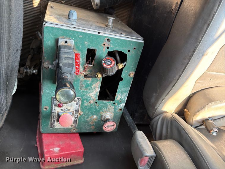 image for item YA3811 2006 Kenworth T8 dump truck