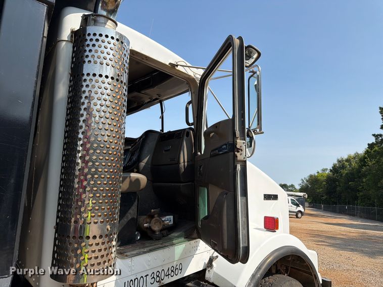 image for item YA3811 2006 Kenworth T8 dump truck