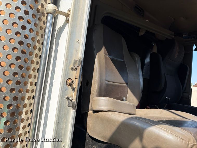 image for item YA3811 2006 Kenworth T8 dump truck