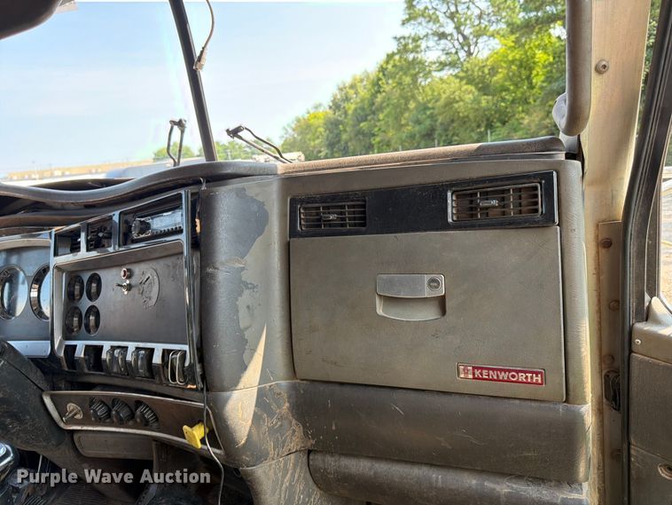 image for item YA3811 2006 Kenworth T8 dump truck