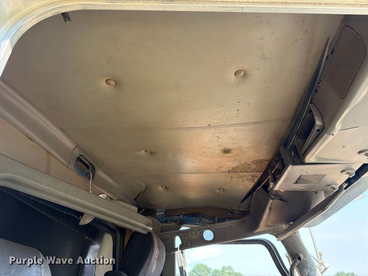 image for item YA3811 2006 Kenworth T8 dump truck