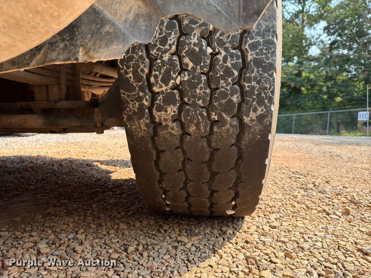 image for item YA3811 2006 Kenworth T8 dump truck