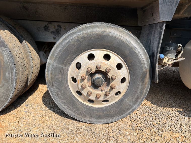 image for item YA3811 2006 Kenworth T8 dump truck