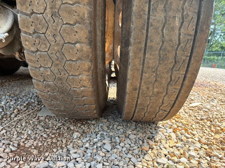 image for item YA3811 2006 Kenworth T8 dump truck