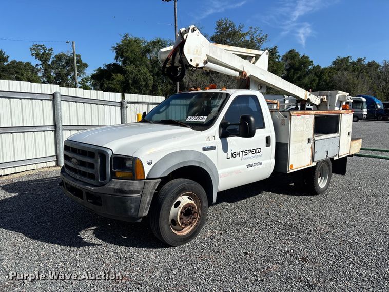 image for item YA3907 2005 Ford F450 Super Duty bucket truck