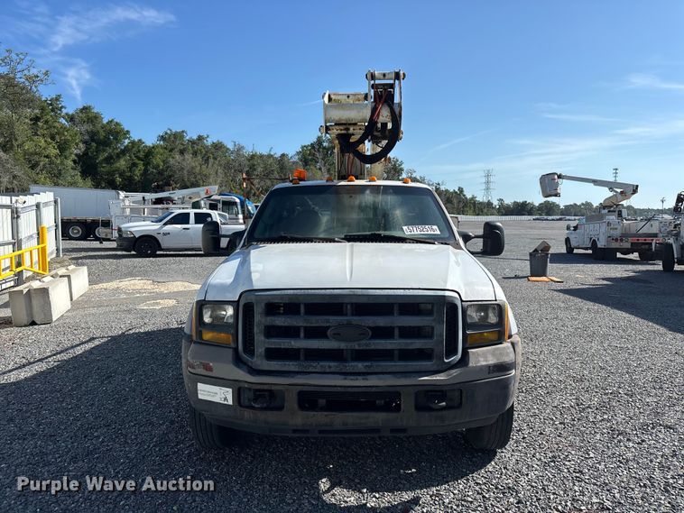 image for item YA3907 2005 Ford F450 Super Duty bucket truck