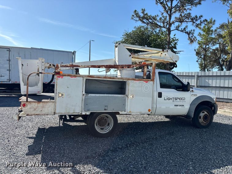 image for item YA3907 2005 Ford F450 Super Duty bucket truck