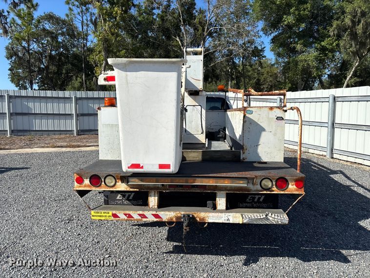 image for item YA3907 2005 Ford F450 Super Duty bucket truck