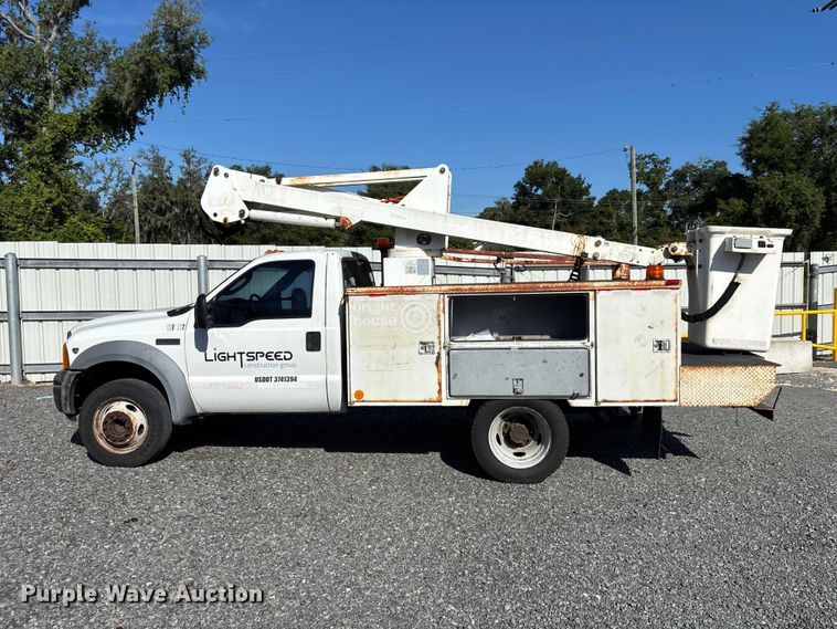 image for item YA3907 2005 Ford F450 Super Duty bucket truck