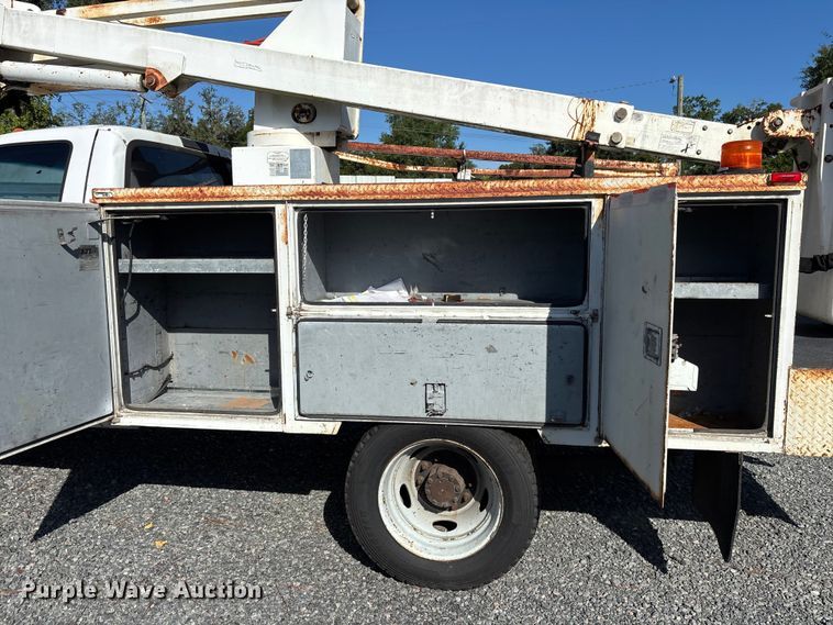 image for item YA3907 2005 Ford F450 Super Duty bucket truck
