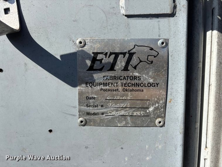 image for item YA3907 2005 Ford F450 Super Duty bucket truck