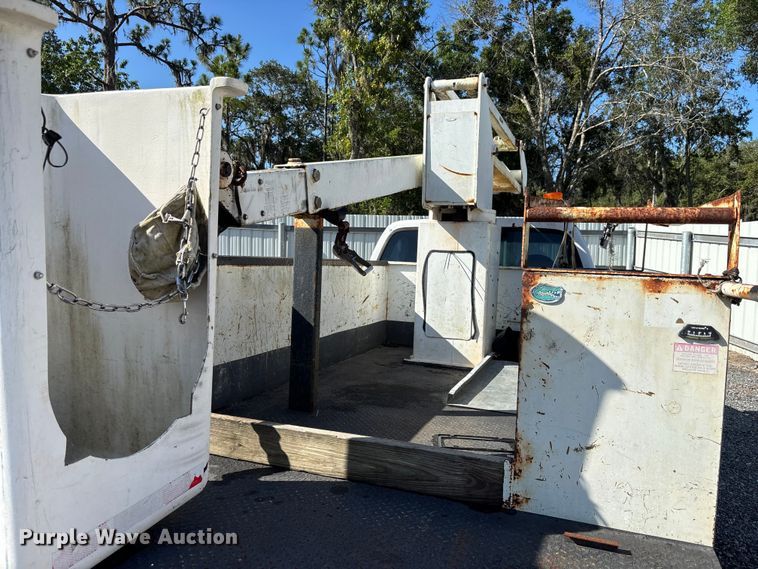 image for item YA3907 2005 Ford F450 Super Duty bucket truck