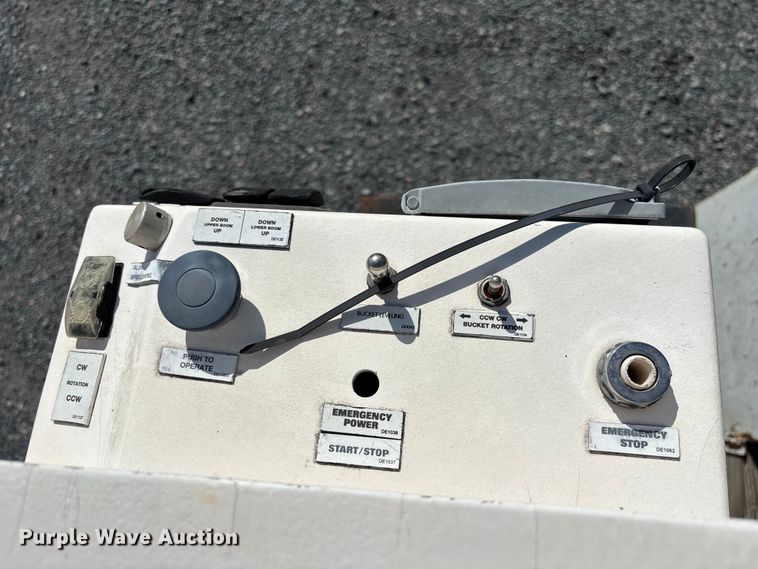 image for item YA3907 2005 Ford F450 Super Duty bucket truck