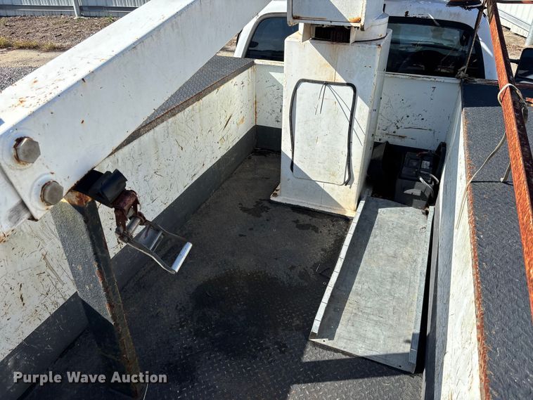 image for item YA3907 2005 Ford F450 Super Duty bucket truck