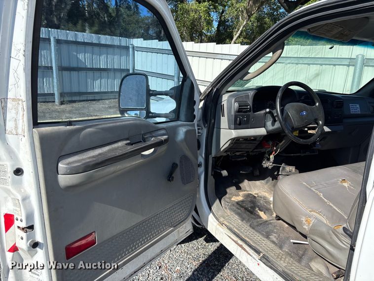 image for item YA3907 2005 Ford F450 Super Duty bucket truck